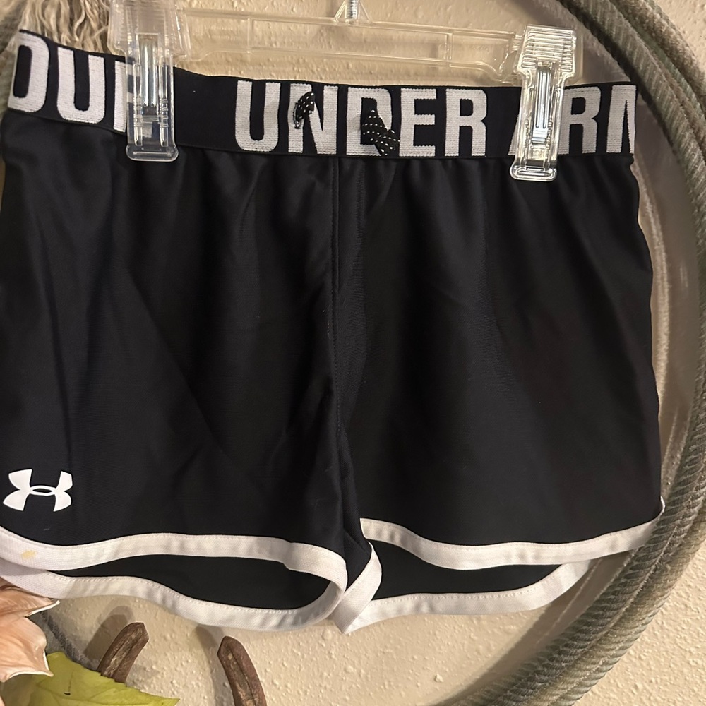 Girls Under Armour Black Shorts youth Large